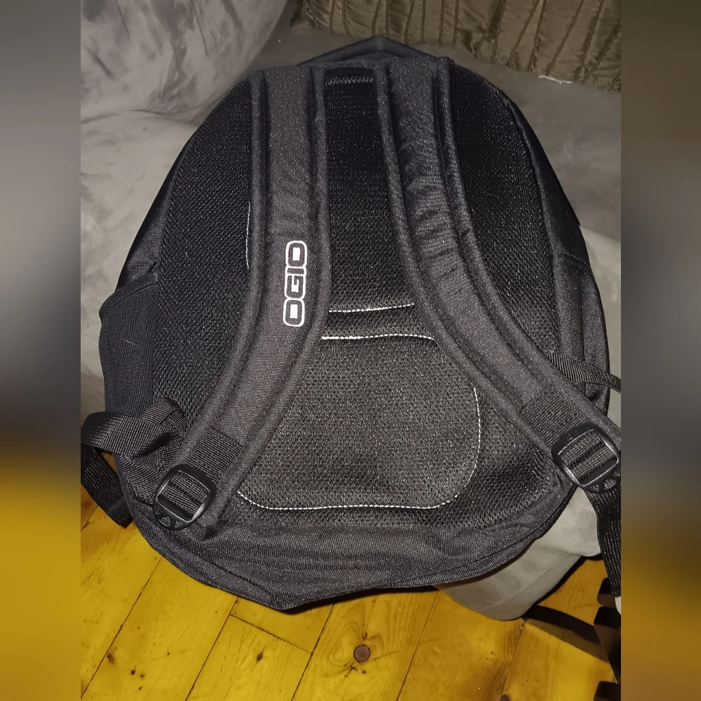 backpack - Picture 2 of 3